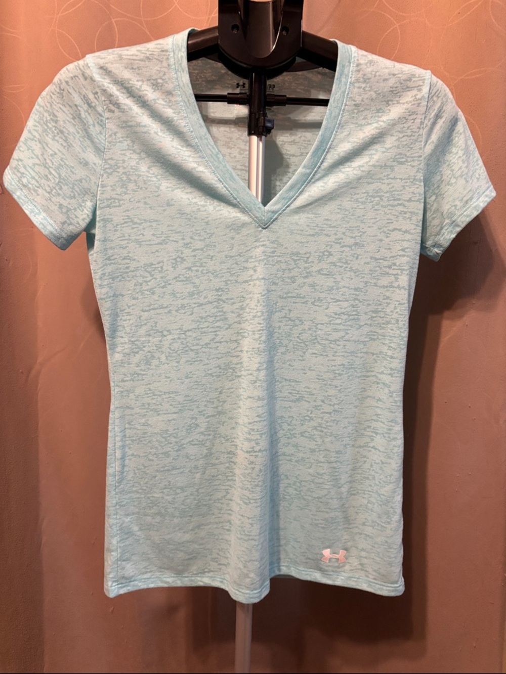 Under Armour Women's Heathered Pale Blue V-Neck Performance Tee